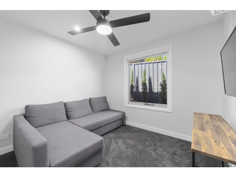 2/11 Pollock Street, Chifley ACT 2606