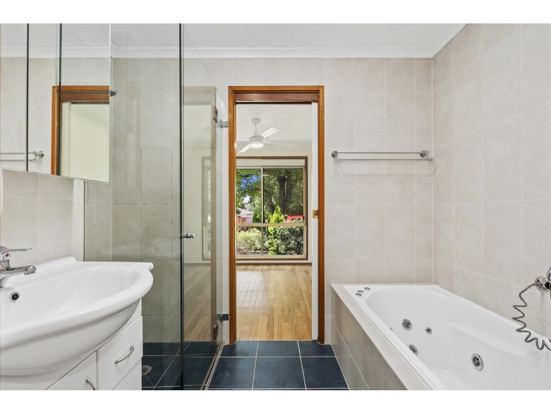 4 Lawlor Place, Gordon ACT 2906