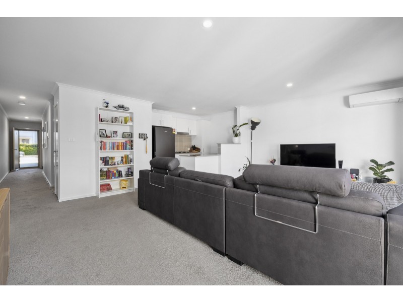 4/35 Clare Burton Crescent, Franklin ACT 2913