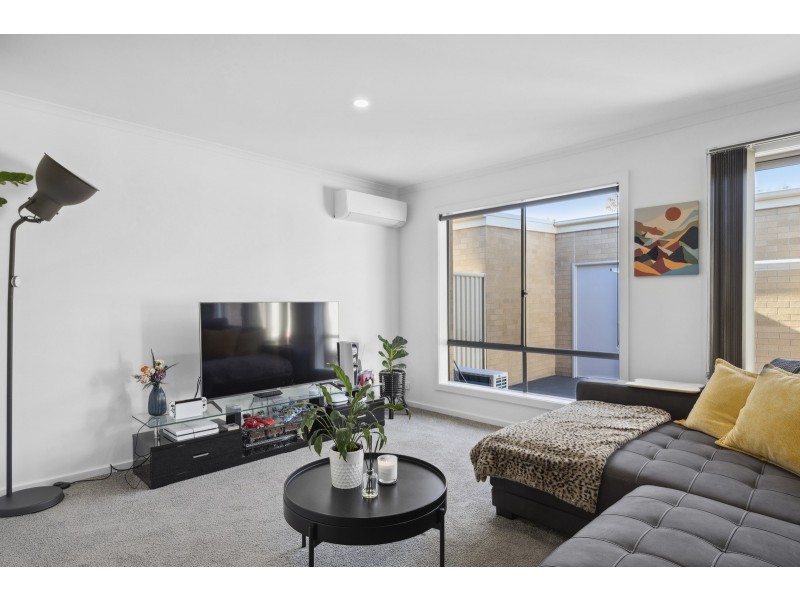 4/35 Clare Burton Crescent, Franklin ACT 2913