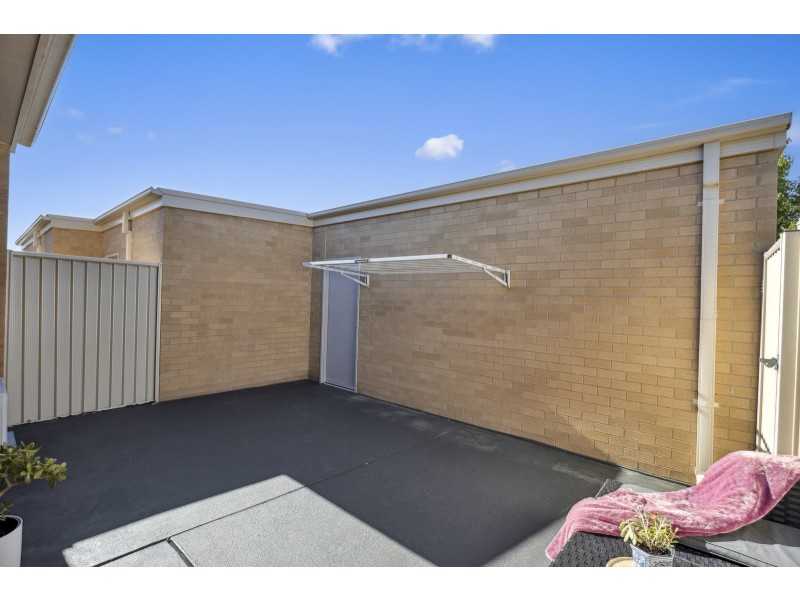4/35 Clare Burton Crescent, Franklin ACT 2913