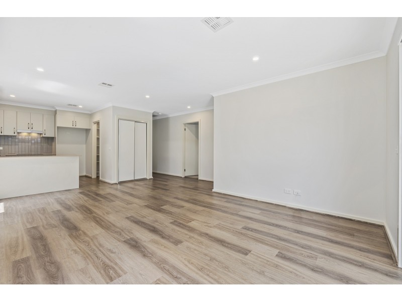 8 Grace Munro Crescent, Holt ACT 2615