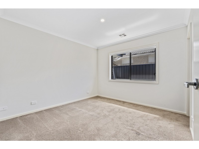 8 Grace Munro Crescent, Holt ACT 2615