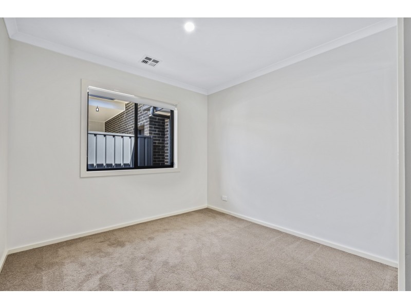 8 Grace Munro Crescent, Holt ACT 2615