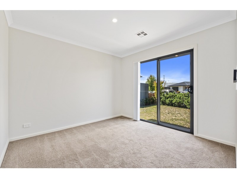 8 Grace Munro Crescent, Holt ACT 2615