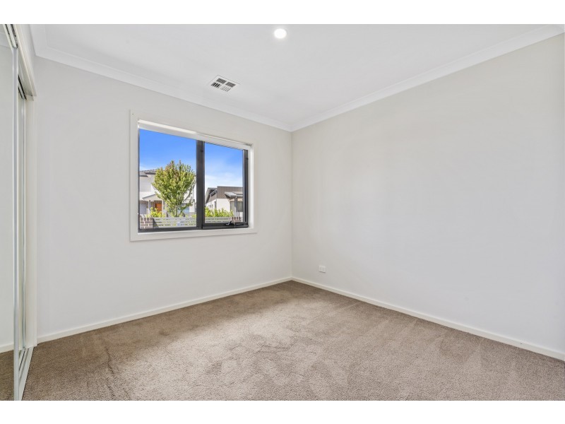 8 Grace Munro Crescent, Holt ACT 2615