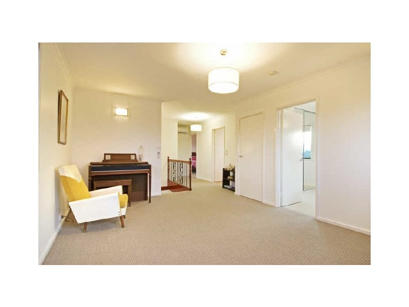 14 Hawkesbury Crescent, Farrer ACT 2607