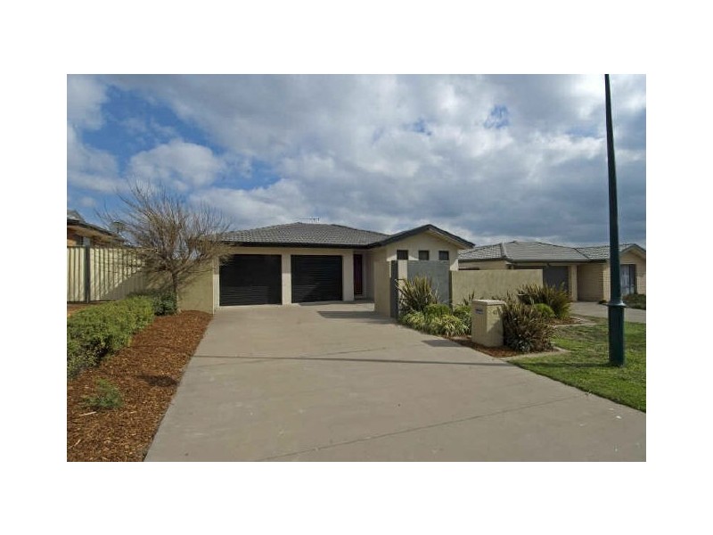 42 Simonetti Street, Dunlop ACT 2615