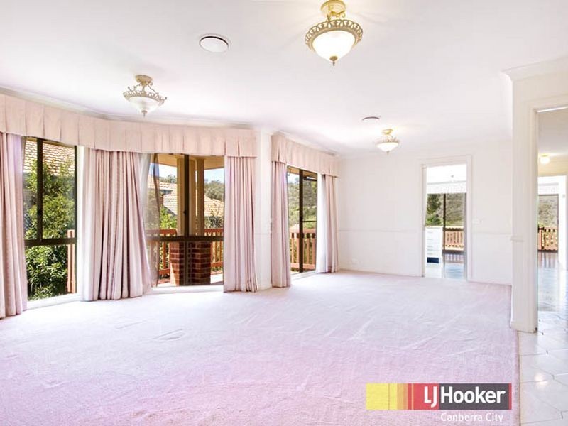 12 Stopford Crescent, Fadden ACT 2904