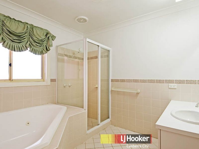 12 Stopford Crescent, Fadden ACT 2904