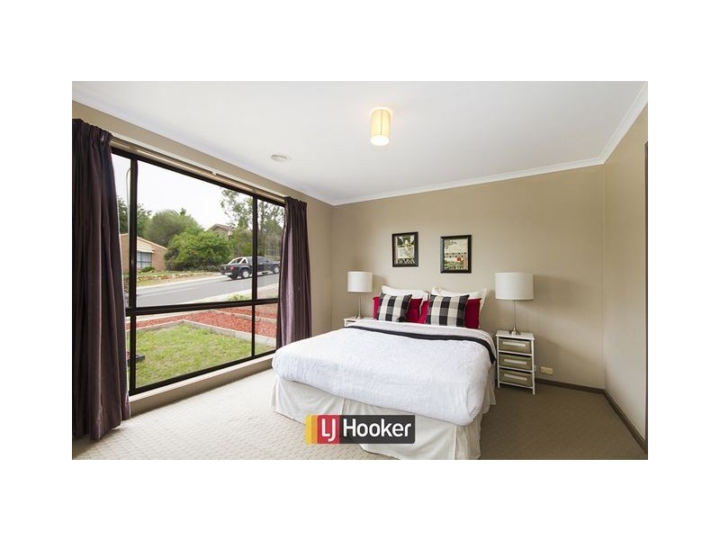 16 Casey Crescent, Calwell ACT 2905