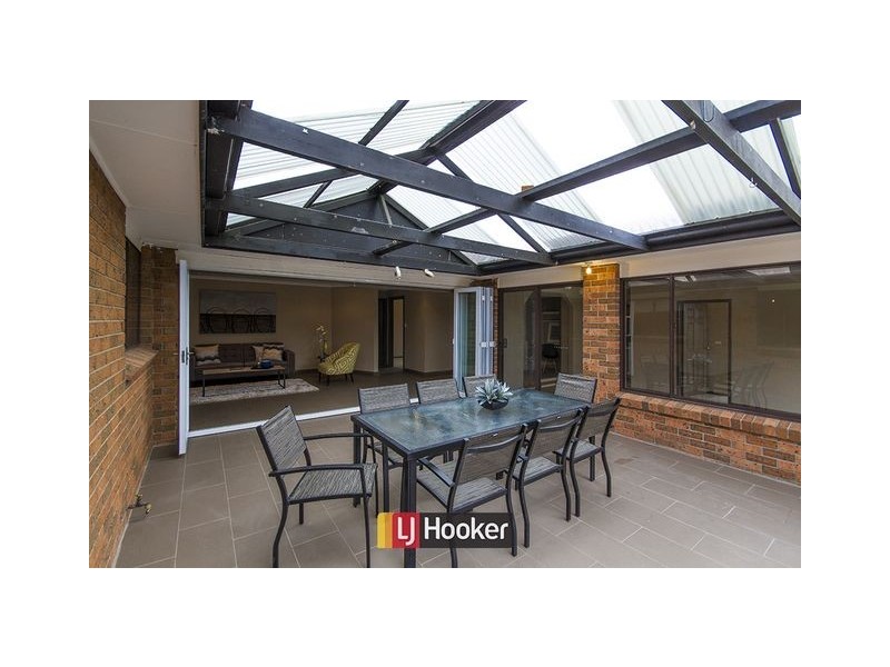 16 Casey Crescent, Calwell ACT 2905