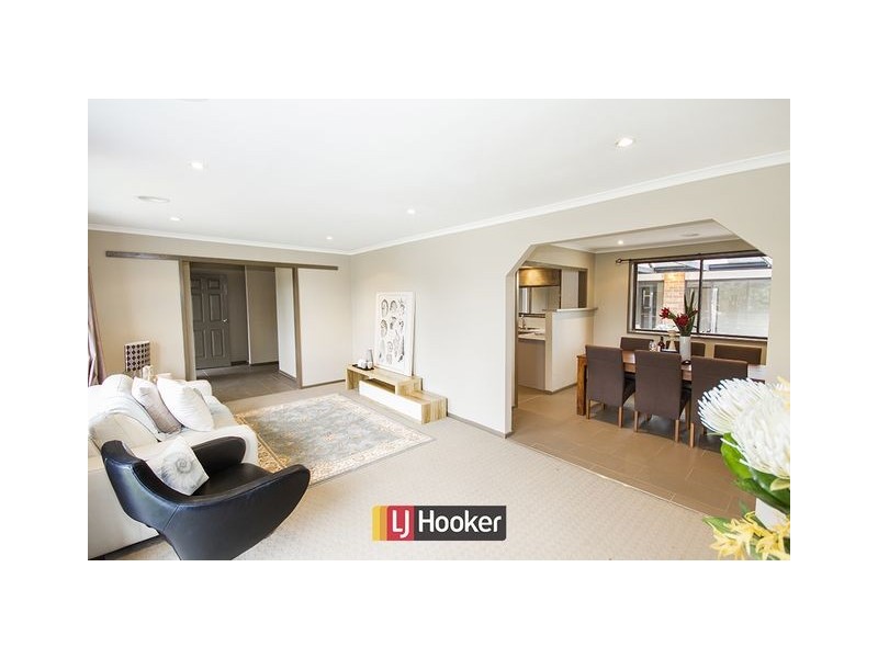 16 Casey Crescent, Calwell ACT 2905