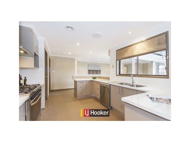 16 Casey Crescent, Calwell ACT 2905