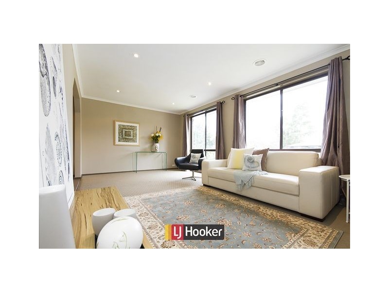 16 Casey Crescent, Calwell ACT 2905