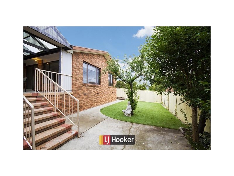 16 Casey Crescent, Calwell ACT 2905