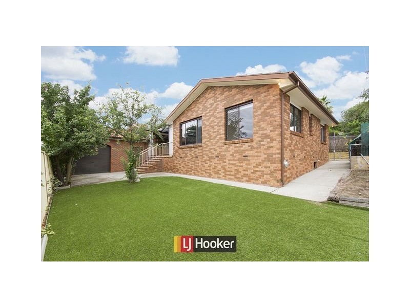 16 Casey Crescent, Calwell ACT 2905