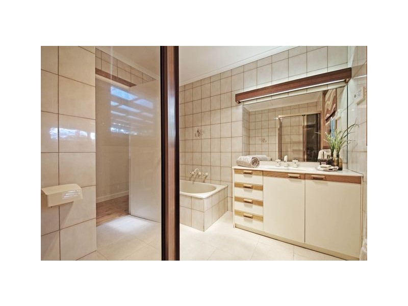 229 Phillip Avenue, Hackett ACT 2602