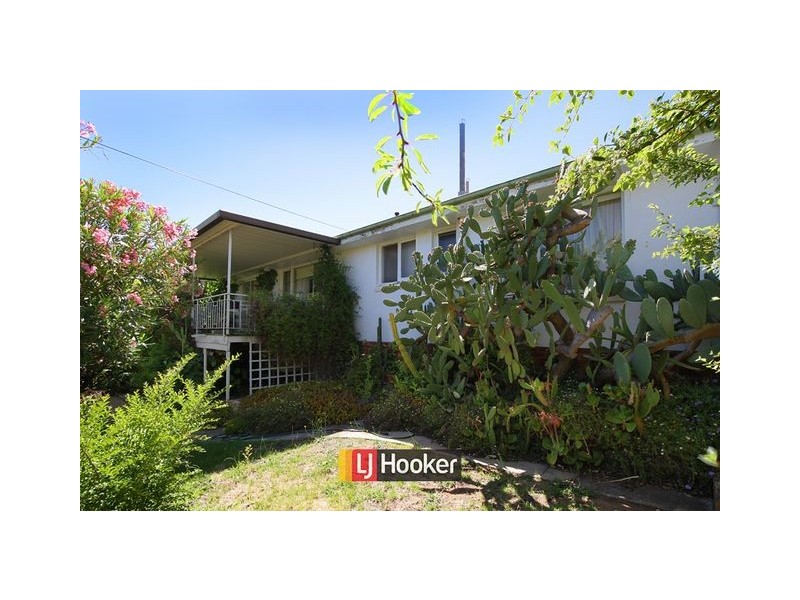 11 Holmes Crescent, Campbell ACT 2612