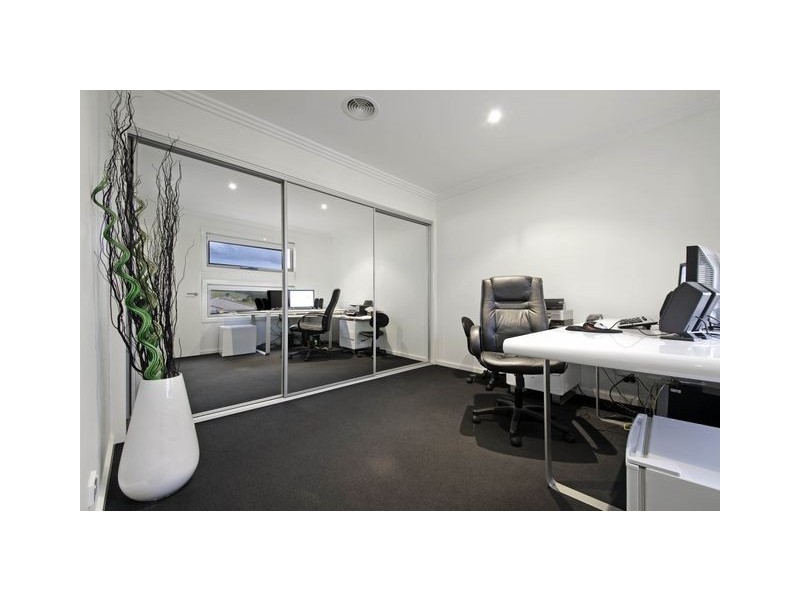 15 Cleggett Street, Forde ACT 2914