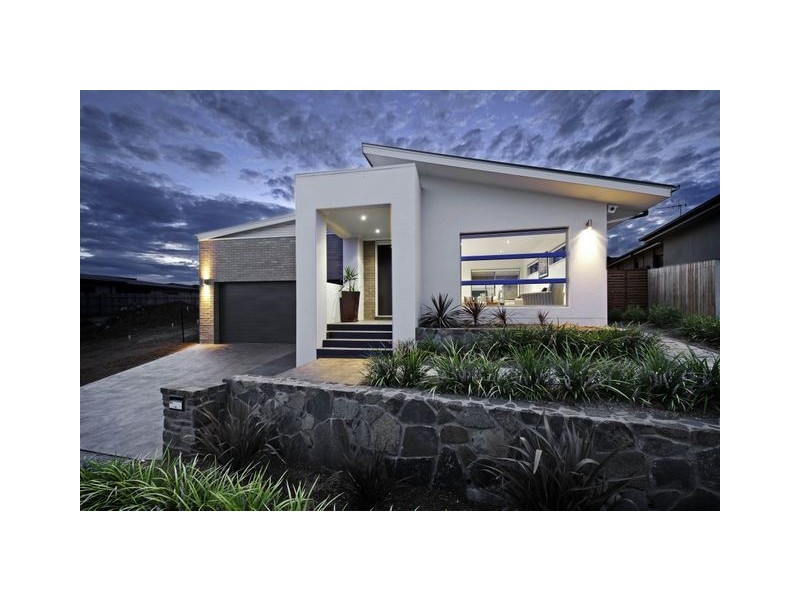 11 Gavin Long Street, Franklin ACT 2913