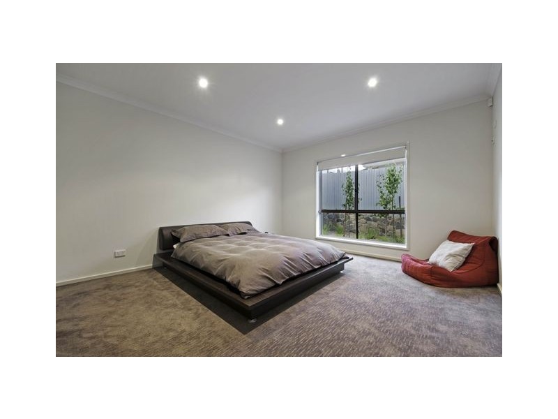 11 Gavin Long Street, Franklin ACT 2913