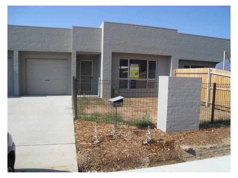 8 Rowland Street, Macgregor ACT 2615