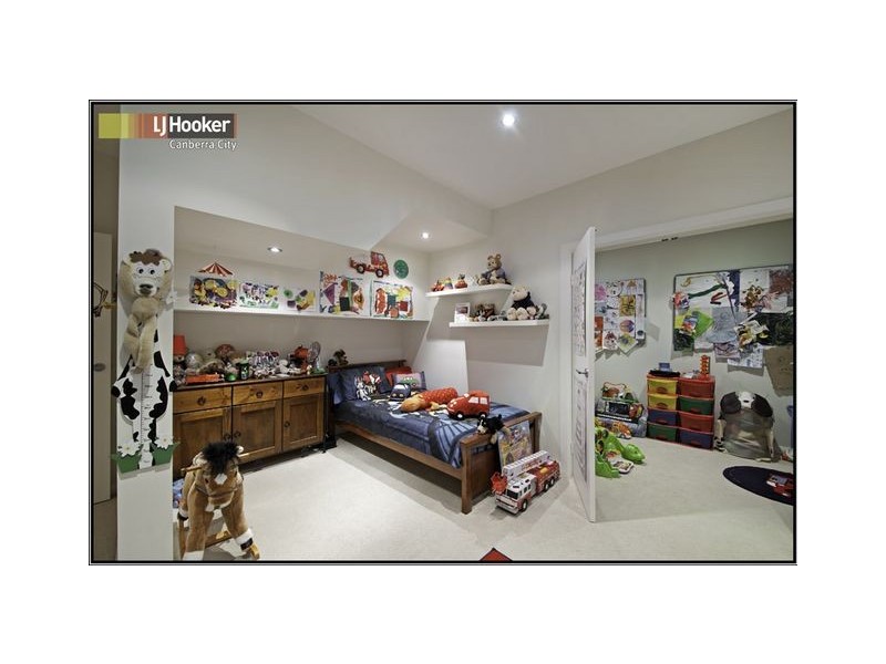 94 Allchin Circuit, Kambah ACT 2902