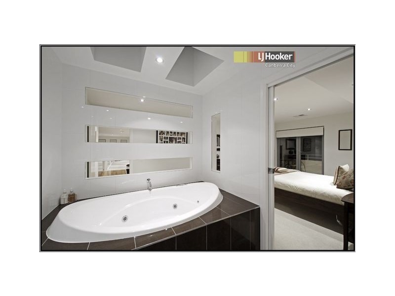 94 Allchin Circuit, Kambah ACT 2902
