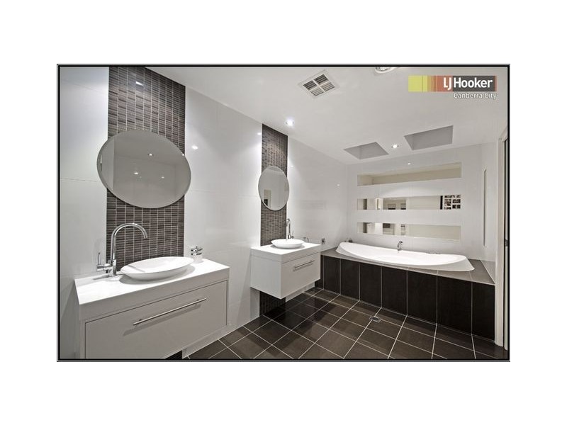 94 Allchin Circuit, Kambah ACT 2902