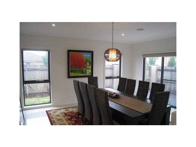 12 Kylie Tennant Street, Franklin ACT 2913