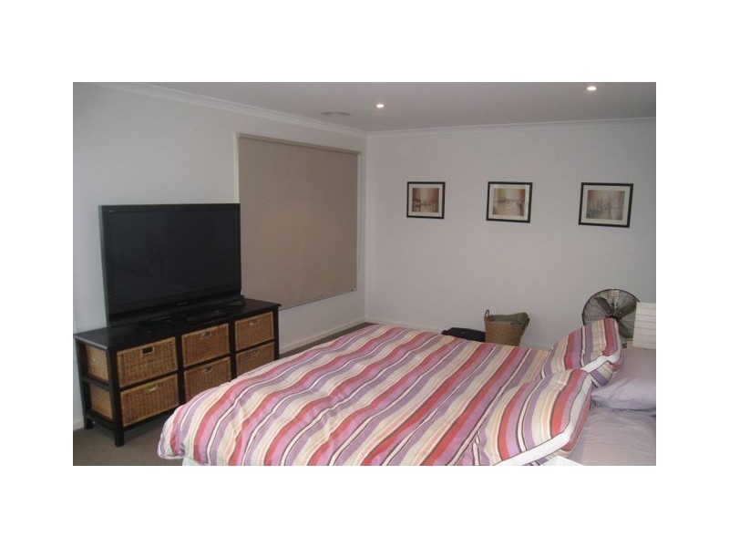 12 Kylie Tennant Street, Franklin ACT 2913