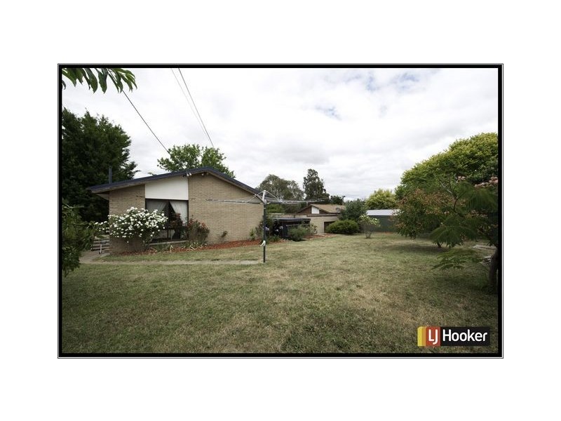 17 Hirschfeld Crescent, Macgregor ACT 2615