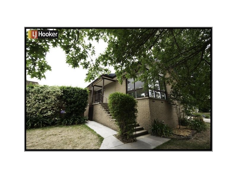 17 Hirschfeld Crescent, Macgregor ACT 2615