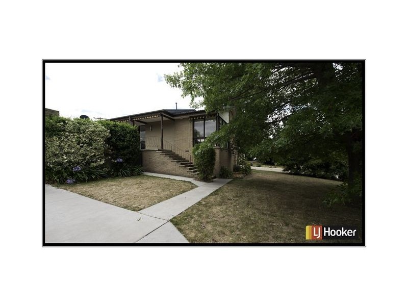 17 Hirschfeld Crescent, Macgregor ACT 2615