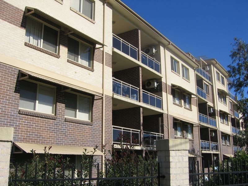 8/14 Fourth Avenue, Blacktown NSW 2148