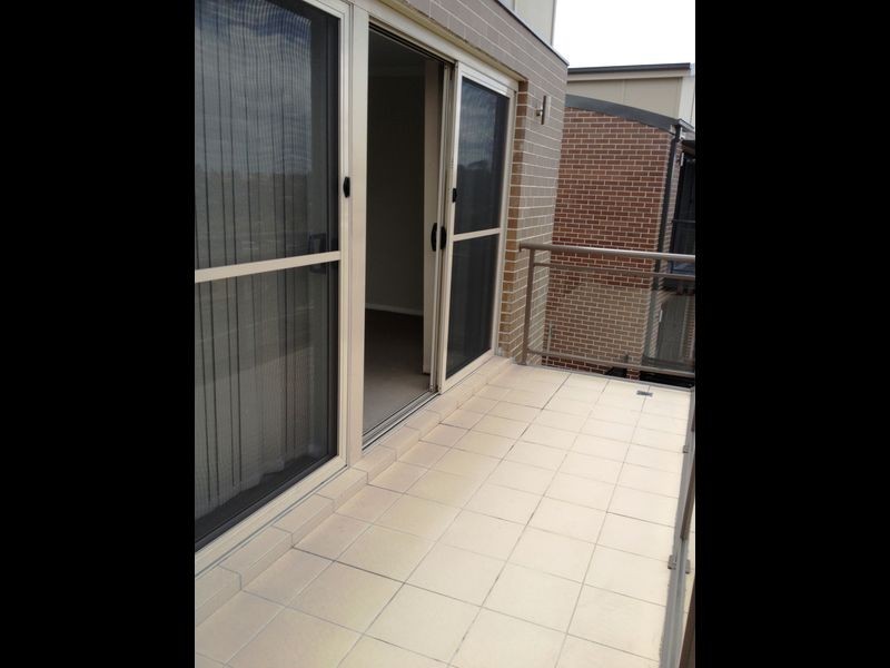 11/10 Paperbark Close, Glenmore Park NSW 2745