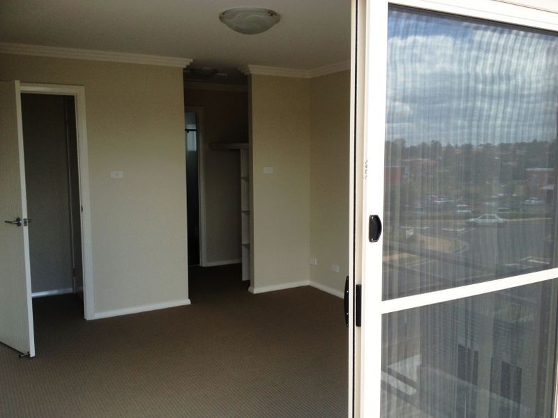 11/10 Paperbark Close, Glenmore Park NSW 2745