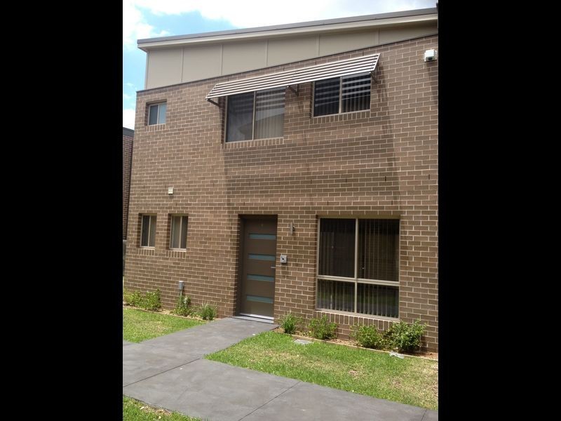 4/10 Paperbark Close, Glenmore Park NSW 2745
