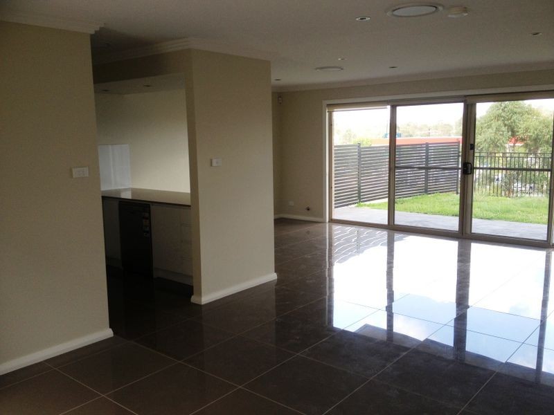 4/10 Paperbark Close, Glenmore Park NSW 2745