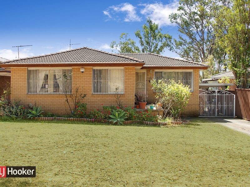 16 Molong Street, Quakers Hill NSW 2763