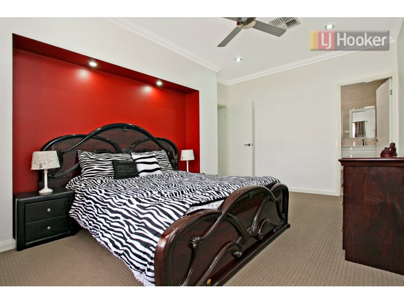 18 Burringoa Crescent, Colebee NSW 2761