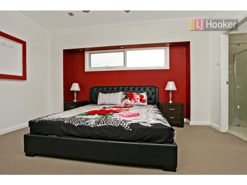 18 Burringoa Crescent, Colebee NSW 2761