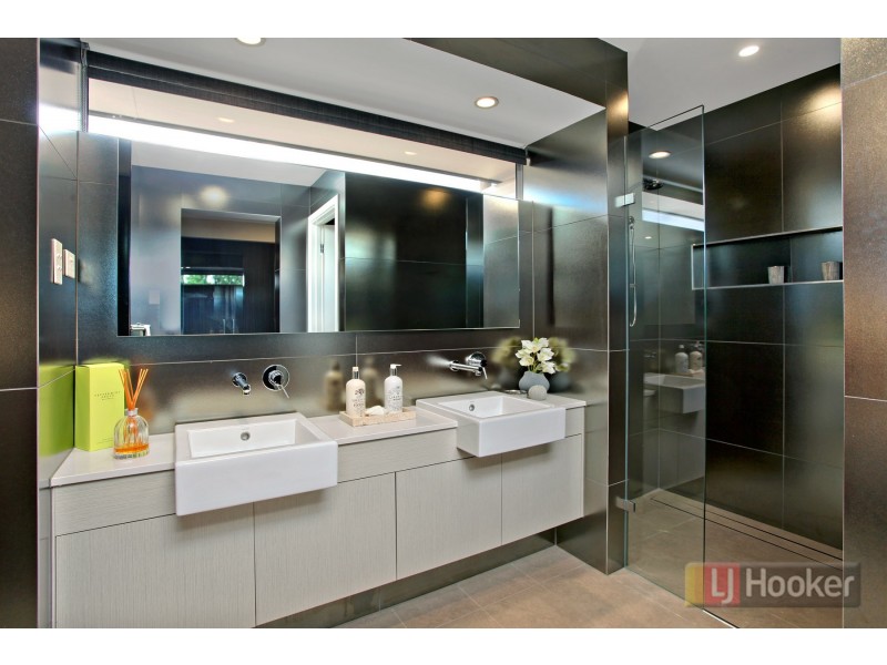 9 Woodburn Street, Colebee NSW 2761