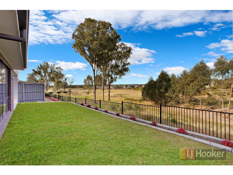 8 Oakhill Crescent, Colebee NSW 2761