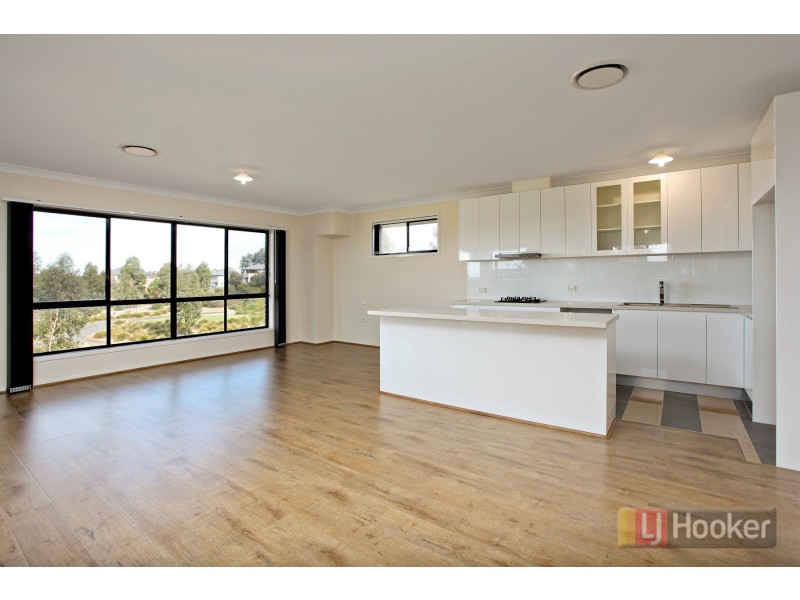 8 Oakhill Crescent, Colebee NSW 2761