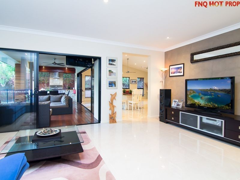 33 Muller Street, Palm Cove QLD 4879
