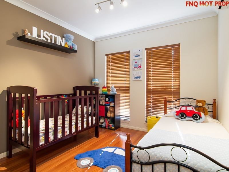 33 Muller Street, Palm Cove QLD 4879