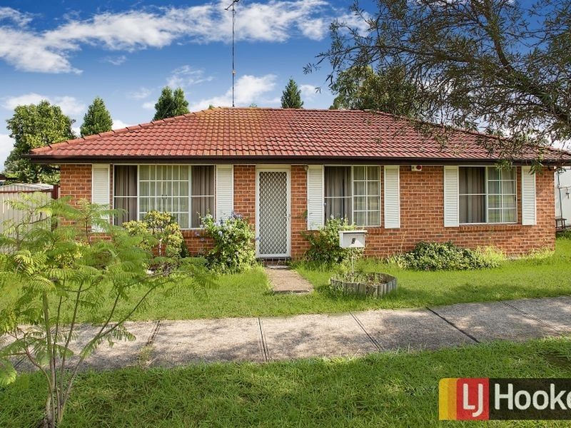8 Raupach Street, Dean Park NSW 2761