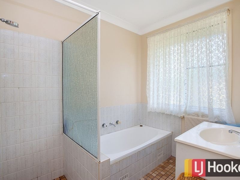 8 Raupach Street, Dean Park NSW 2761